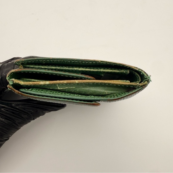 Louis Vuitton Epi Green Trifold Wallet Snap Closure France Authenticated - Picture 15 of 15